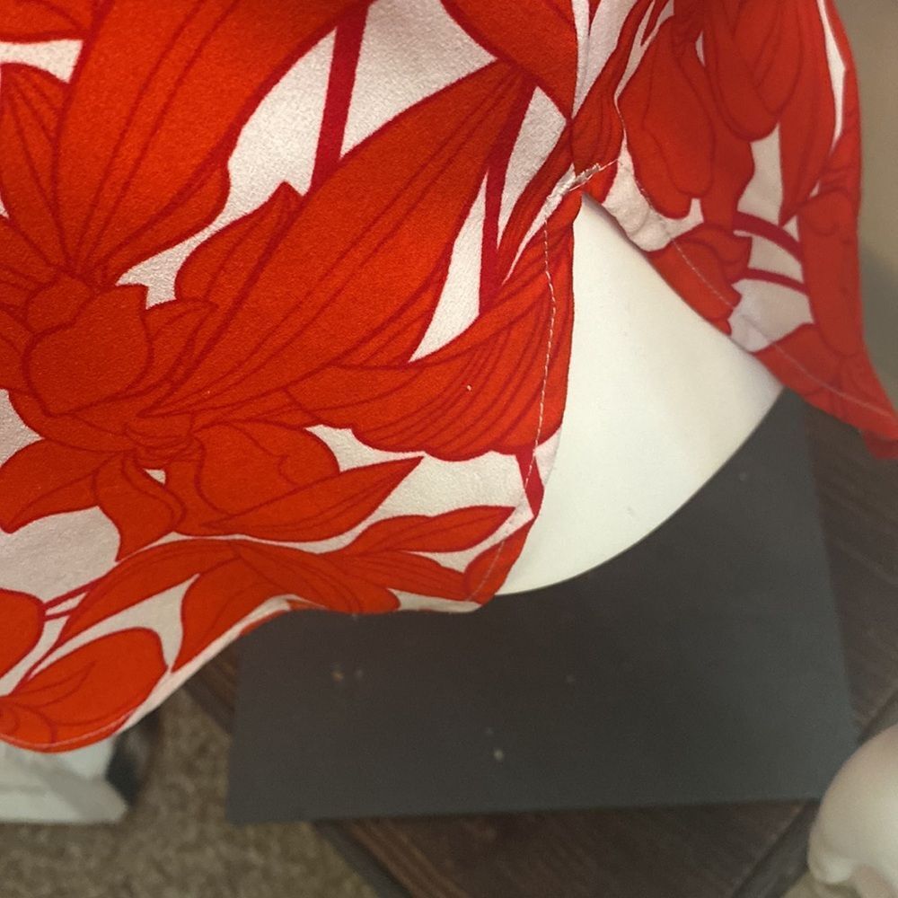 T Tahari red and white floral tank top - Picture 4 of 6